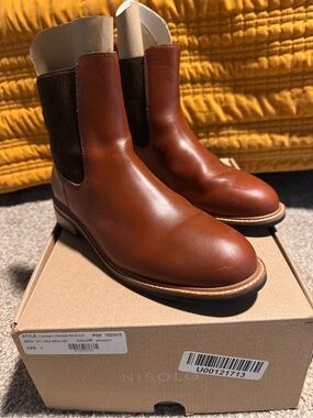 Nisolo Brandy Leather Carmen Chelsea Boots Size 9